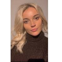 Aimee Lowe's Instagram, Twitter & Facebook