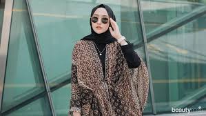 ••food lover••movie junkie••travelling addict••beauty enthusiast••cp: Referensi Outer Modis Untuk Kamu Yang Berhijab