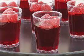 Shots De Gelatina De Frambuesa Y Vodka Con Gomitas Cocina Vital