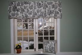 Black And White Valance Curtains Black White Toile Waverly Valance As Seen In The Country Sampler Magazine April May Issue Www Thecarriagehousedesigns Com Home Black Toile Home Decor