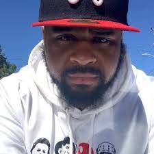 Stephen Hatchell's Instagram, Twitter & Facebook