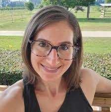 Kim Hedger's Instagram, Twitter & Facebook