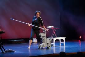 Na een verhuizing van amsterdam naar een dorpje aan zee maakt cabaretière lenette van dongen van de zoektocht naar een huis een komische missie om helemaal zen te worden. Lenette Van Dongen Bekend Van O A The Passion Bunker Theaterzaken