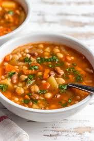 One Pot Vegetarian Minestrone Soup Lavender Macarons Dillpicklesoup In 2020 With Images Minestrone Soup One Pot Vegetarian Minestrone