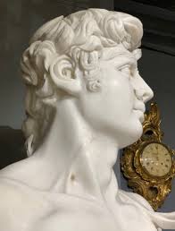 Антикварная статуя Давида