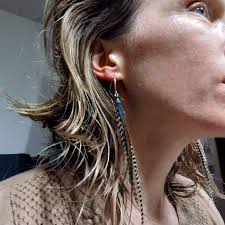 Single Loop in Natural Parrot Feathers