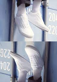 Elles comportent pour certaines des jeux de lacets classiques, des empiècements texturés, des bouts arrondis, ainsi que des semelles en gomme bicolore. Vans Old Skool Sneaker Low True White Weiss Zalando De