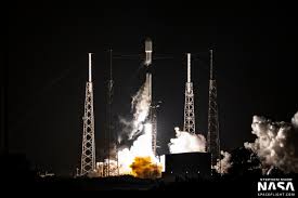 The air force expected to use the space shuttle to launch large satellites, and required it to be capable of lifting 29,000 kg (65,000 lb) to an eastward leo or 18,000 kg (40,000 lb) into a polar orbit. Spacex Conducts Multi Milestone Flight And Launch Of 16th Round Of Starlinks Nasaspaceflight Com