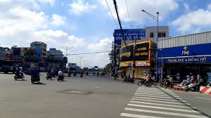 Trong khi đó, bến xe đông đúc sinh viên trở về quê sau khi được nghỉ học. Wedj3mysewj9vm