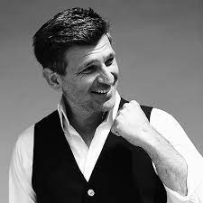 Az ingyenes kezdeményezés legfőbb célja, hogy azok a lakók is élvezhessék a kulturális programokat, akik továbbra sem mernek közösségi terekbe járni. Baleset Erte Korhazba Kerult Karasz Robert