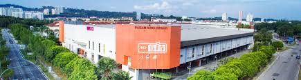 The mall has most of the famous store and restaurant brands, and it gets really packed on weekends and. Store Listings Aeon Big