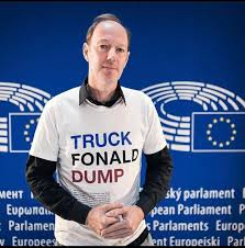 Europa nicht den leyen überlassen! Martin Sonneborn Member Of The Eu Parliament Wore This Today Mens Tops Mens Tshirts How To Wear