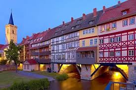 Krämerbrücke befinder sig minutter derfra. Kramerbrucke In Erfurt