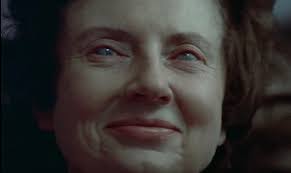 Unraveling the Knot: Don't Look Now (1973) A Mesmeric Paradox of Grief in  Uncanny Red: Part 2