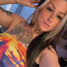 Je rencontre un gars, je tombe amoureuse. Je me rends compte après que  c'est une fille. » Regardez l'épisode de mercredi d'À table avec mon ex :  https://noovo.ca/videos/a-table-avec-mon-ex/jeux-de-cartes-et-reproches