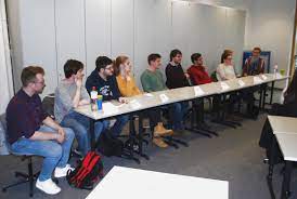 Wenn hier(x) jemand sagt auf die grundschule, meint er damit die einzige grundschule vor ort. Ehemalige Schuler Berichten Aus Der Uni