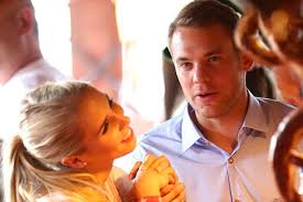 The bayern munich star, 34, split from wife nina just four months ago. Manuel Neuer 5 Infos Uber Die Hochzeit Mit Nina Weiss Nina Weiss Nina Neuer Hochzeit