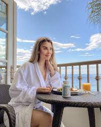 Emily Sears hot legs photos, apparel ideas, fashion | Emily Sears Instagram  | Australian Model Emily Sears, Yellow And White Outfit,