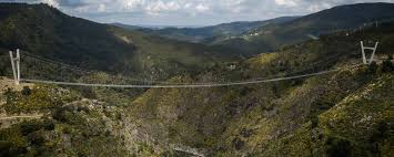 A ponte pedonal liga 516 metros de distância entre as margens de canelas e alvarenga. Buqy53lqlegqbm