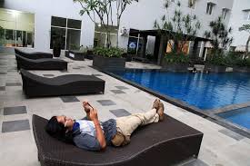 Lagu hijau rumahku dinyanyikan dengan tempo. Mandiri Dengan Biaya Tinggi Topik Koran Tempo Co