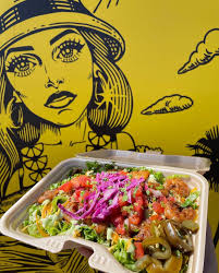 🌼ハイサーイ🌼 マークマーシュの新メニューワッフル🧇.｡oO お店のスタッフ1番人気は 瀬戸内レモンミルクチョコレートです❕🍋  他にもホールワッフルやハーフワッフルの新商品もありますので ぜひお楽しみください(๑>◡<๑) The new waffle menu has  been