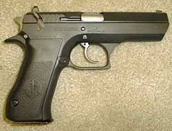 And better than what can i say? Pistola Desert Eagle Apta Para Cazar Elefantes O Para Entrar En Combate Arma Corta