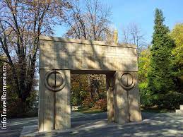 Coloana infinitului se afla in localitatea targu jiu, judetul gorj. Targu Jiu Despre Targu Jiu Obiective Turistice Targu Jiu Cazare Targu Jiu Fotografii Targu Jiu Descriere Targu Jiu