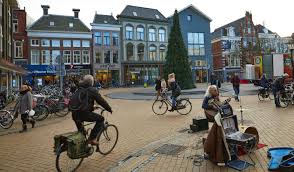 Bezoek Groningen De Jonge Studentenstad Met Vele Winkels Restaurants En Uitgaansgelegenheden Kijk Voor De Complete Stadsgids Groningen Nederland Stedentrip
