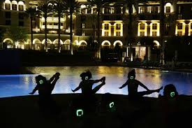 Iyengar mit seinem persönlichen ja yoga zu unterrichten The New Vegas Namaste Yoga On A Ferris Wheel Near Dolphins