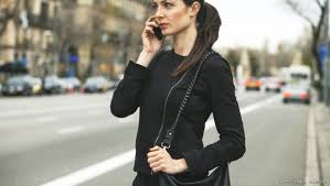 Coiffure courte cheveux châtains pour un regard sensuel. Quelles Coiffures Pour Mes Cheveux Fins