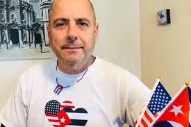 Carlos Lazo's Instagram, Twitter & Facebook