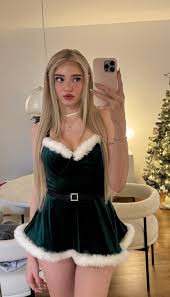 HoneyPuu on X: Merry Christmas ❤️ Heute, morgen und übermorgen gibts  viele Geschenke von mir an euch!! t.coa1YsqV1KaK  t.coFBUuE4T01l  X