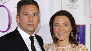 Se trata sobre michael y su esposa simone, como se conocieron el casamiento y tambien como viven juntos. Ex Frau Von Michael Ballack Simone Ballack Heiratet Ihren Jugendfreund