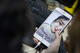 Lo buom long den thui tren bigo / gia ráº» nháº¥t micro thu am iks s700 hat karaoke livetream fb. Bigo Tik Tok Cá»§a Trung Quá»'c Ä'ang Tim Ä'Æ°á»ng Cáº¡nh Tranh á»Ÿ Viá»‡t Nam Tin Tá»©c Má»›i Nháº¥t 24h Ä'á»c Bao Lao Ä'á»™ng Online Laodong Vn