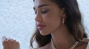 Nel 2007 riesce ad aggiudicarsi una borsa di studio a new york, presso il broadway dance center, grazie a cui ha l'opportunità di entrare in contatto con la danza moderna e contemporanea. Belen Rodriguez Sapete Cosa Faceva A Una Certa Eta Video