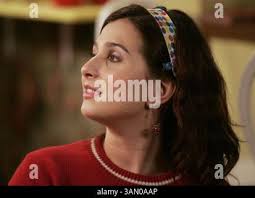 KRT ENTERTAINMENT STORY SLUGGED: TV-JEOPARDY KRT PHOTOGRAPH BY JANET  WORNE/LEXINGTON HERALD-LEADER (September 24) Ruby McDaniel, center, of  Lexington, Kentucky, won a Jeopardy game by making up lyrics and singing  them to the