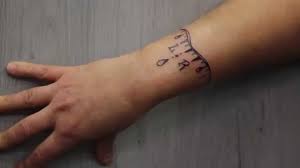 Si vous êtes une femme, alors vous pourrez faire le choix. Tribal Tattoos X Tattoo Bracelet Poignet
