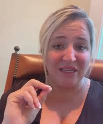 Esta mujer estadounidense asegura ser quien llamó la migra para que  hicieran la redada masiva en la planta de Hyundai en Georgia 😡 Ahora anda  en redes presumiendo lo que hizo como