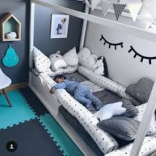 Kleinkindkindergarten Fur Jungen Krippe Weiss Neutra Fur Junge K Babyzimmer Mobel Und Ideen Zur Einrichtung In 2020 Kinder Zimmer Kinderbett Madchen Kinderzimmer Ideen