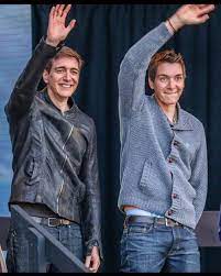 See more ideas about phelps twins, phelps, fred and george weasley. James And Oliver Phelps So Handsome And Just Perfect Weasley Twins Phelps Twins Oliver Phelps