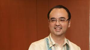 Philippine gov't helps Filipinos facing US deportation