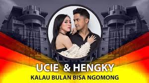 Lirik kalau bulan bisa ngomong oleh nini karlina. Ucie Sucita Hengky K Kalau Bulan Bisa Ngomong Official Video Lyrics Nagaswara Lyrics Youtube