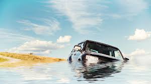 escape a sinking car: what to do when