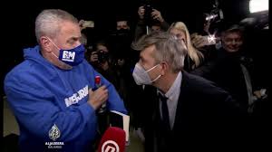 Der bürgermeister von zagreb, milan bandic, ist im alter von 65 jahren an einem herzinfarkt verstorben. Na Premijeri Filma Kumek Pojavio Se I Milan Bandic Youtube