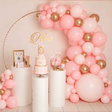 Une arche de ballon moyenne doit contenir environ 50 ballons. Arche De Ballon Princesse Dore Chrome Et Rose Clair