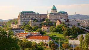 Hungría es uno de los países sin. A Hungria E Um Pais Sem Litoral Na Europa Central Sua Capital Budapeste E Cortada Pelo Rio Danubio Sua Paisagem Urbana E R Budapeste Europa Central Resorts
