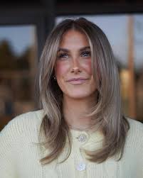 The cutest lil French blonde bob