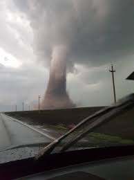 Autocar răsturnat de fenomenul extrem și case avariate. O NouÄƒ TornadÄƒ A FÄƒcut PrÄƒpÄƒd In Romania Imagini De CoÈ™mar Dcnews