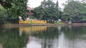 Menurut kapolda metro jaya saat itu, irjen pol iriawan, pelaku yang pertama kali masuk adalah ramlan butarbutar. 5 Tahun Kematian Akseyna Keluarga Ada Foto Pria Misterius Di Danau Ui Suara Jabar