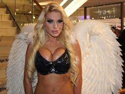 Die blondine, die in der castingshow germanys next topmodel bekannt wurde, traf den nationalspieler kurz vor der europameisterschaft in einem berliner hotel. Sherin Senler German Jerome Boateng S Girlfriend Bio Wiki